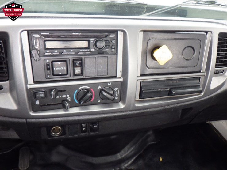 2019-hino-338-image-17