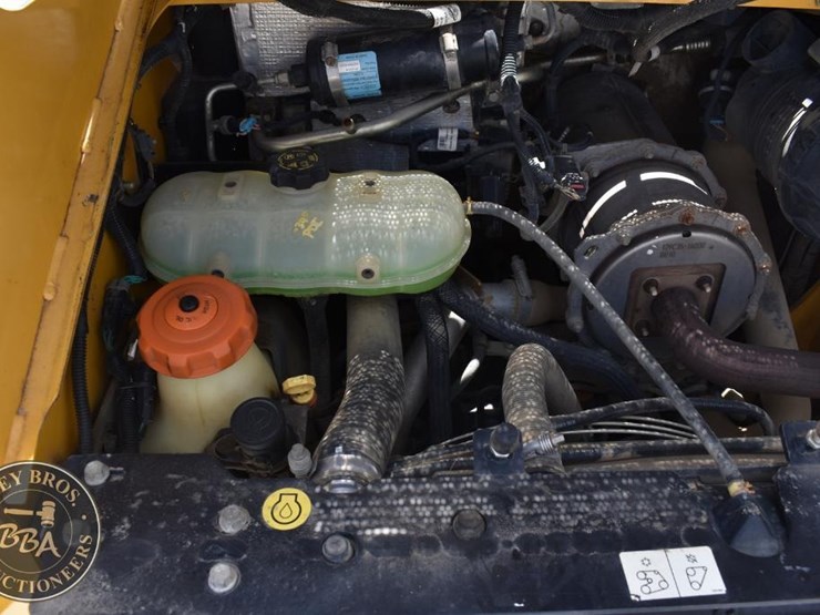 2019-deere-317g-image-31