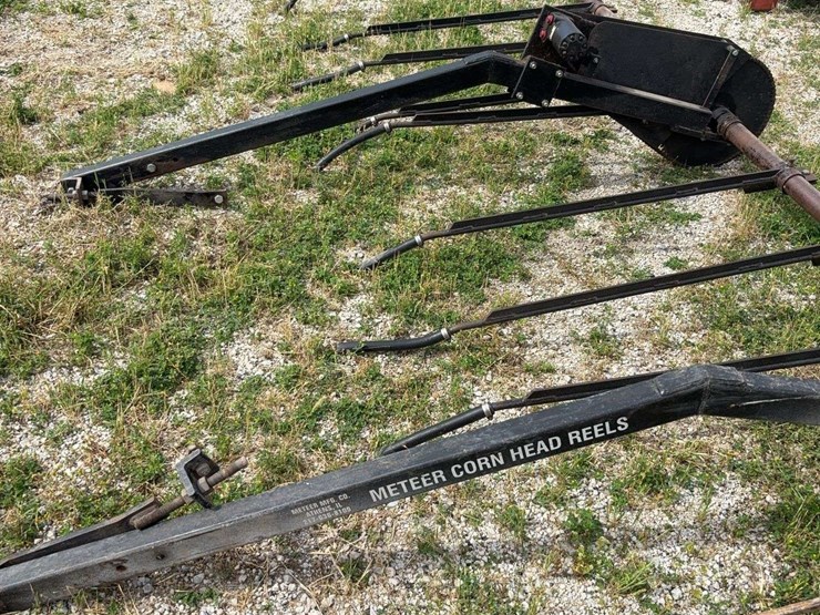 meteer-8-row-30''-corn-reel,-came-off-jd-corn-head.-image-9