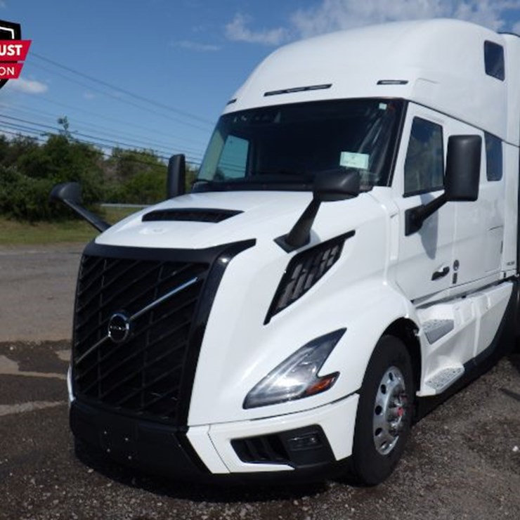 2025 VOLVO VNL860