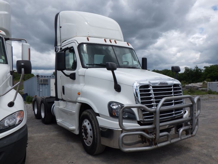 2017-freightliner-cascadia-125-image-3
