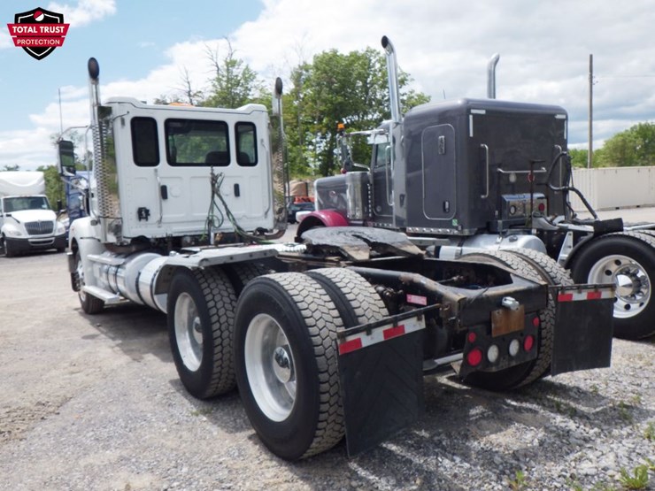 2022-western-star-49x-image-12