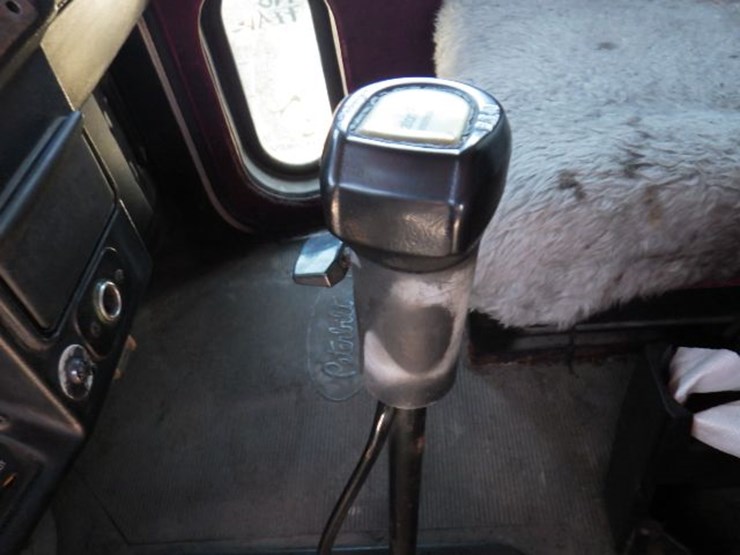 1993-peterbilt-377-image-19