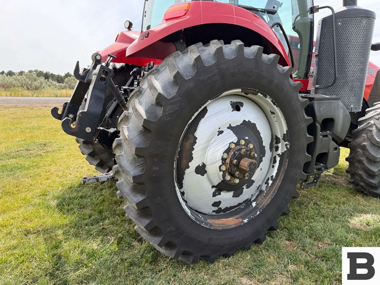 2015-case-ih-magnum-180-image-46
