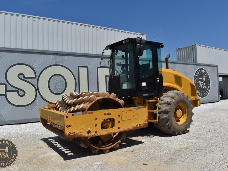 2014-caterpillar-cp56b-image-4
