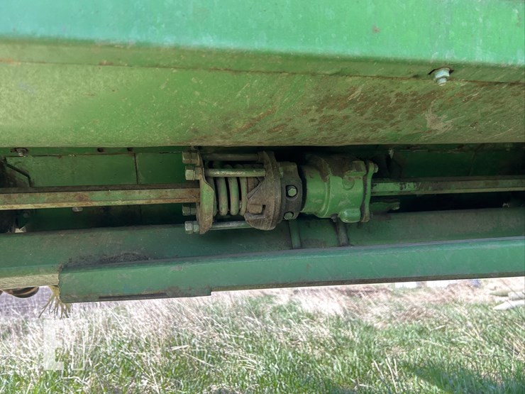 1982-john-deere-843-image-6