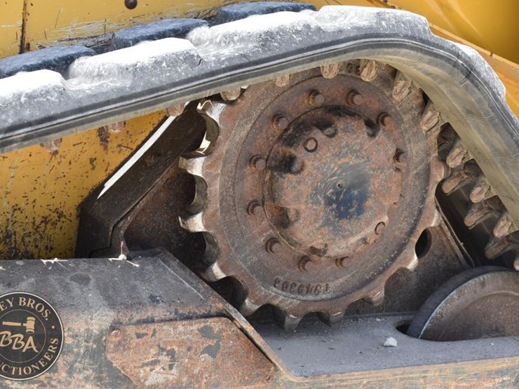 2019-deere-317g-image-20