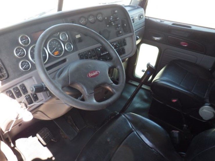 2013-peterbilt-367-image-15
