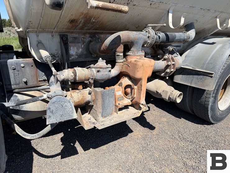 1990-mack-rd688s-image-17