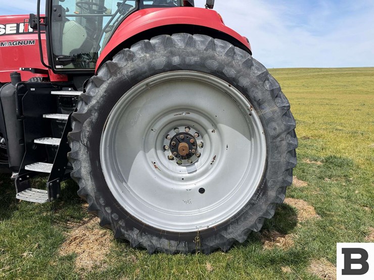 2011-case-ih-magnum-260-image-31