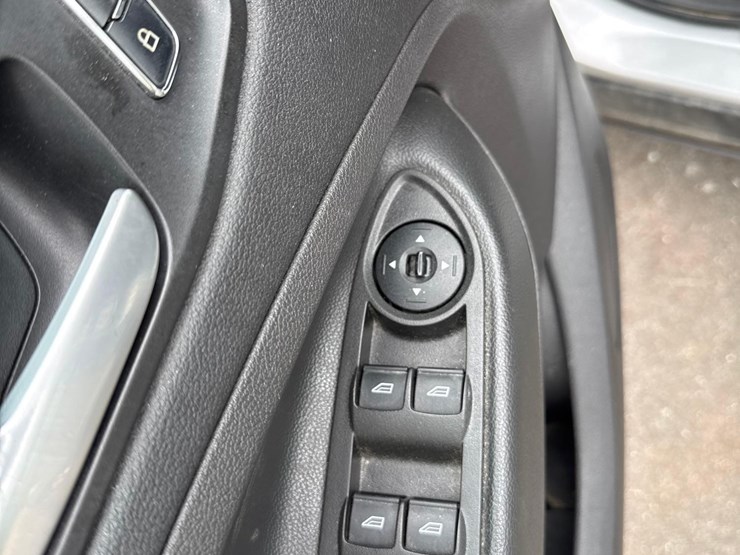 2015-ford-escape-image-12
