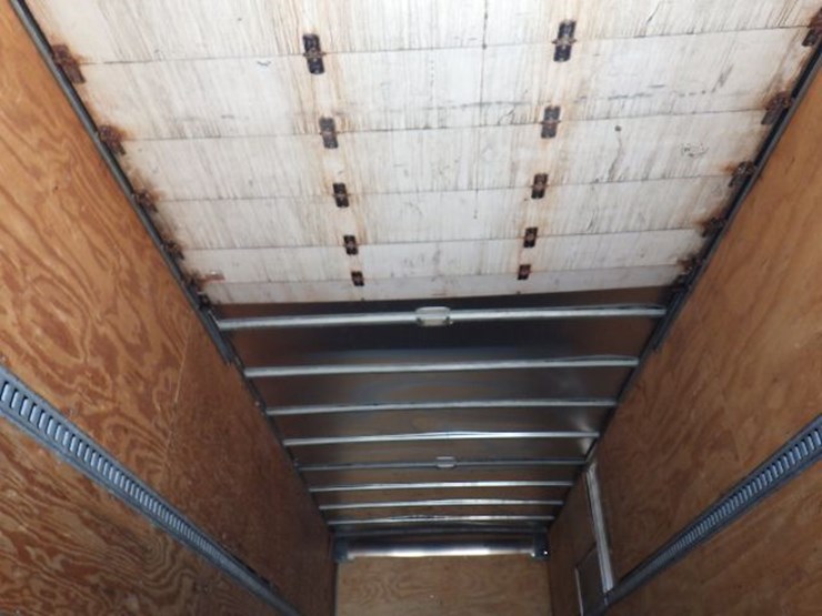 2016-freightliner-m2-106-image-10