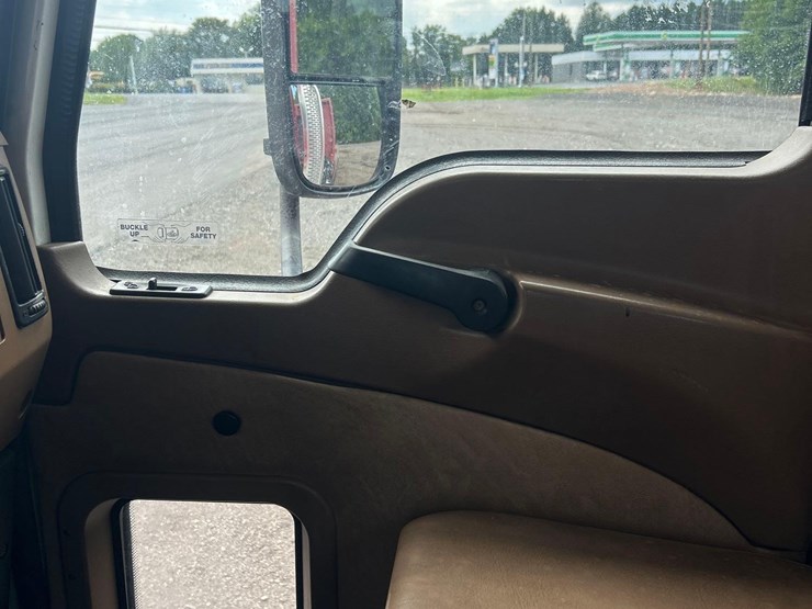 2016-mack-granite-gu713-image-85