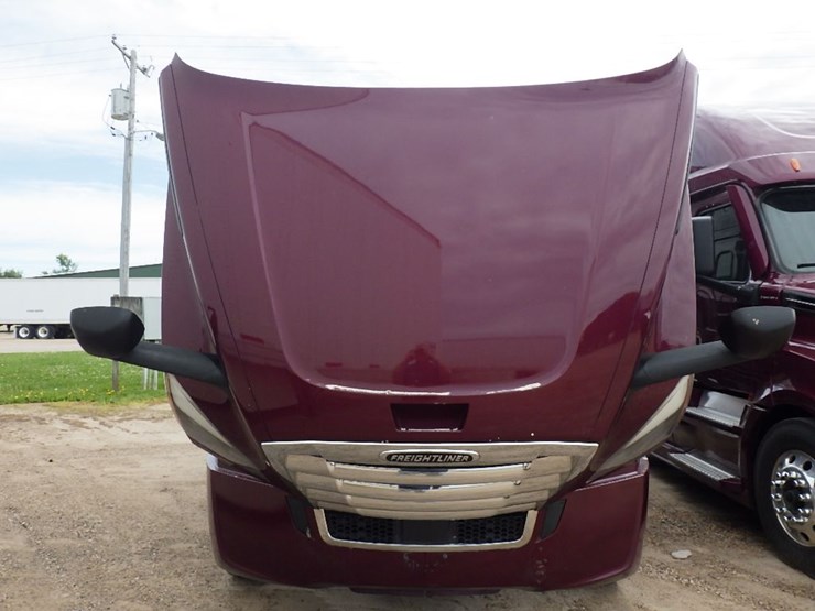 2021-freightliner-cascadia-126-image-27