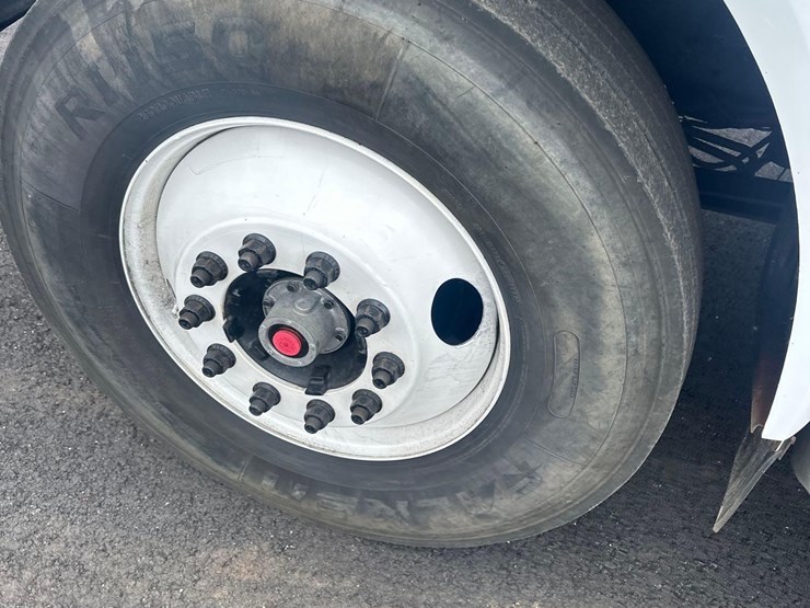 2013-ford-f750-image-30