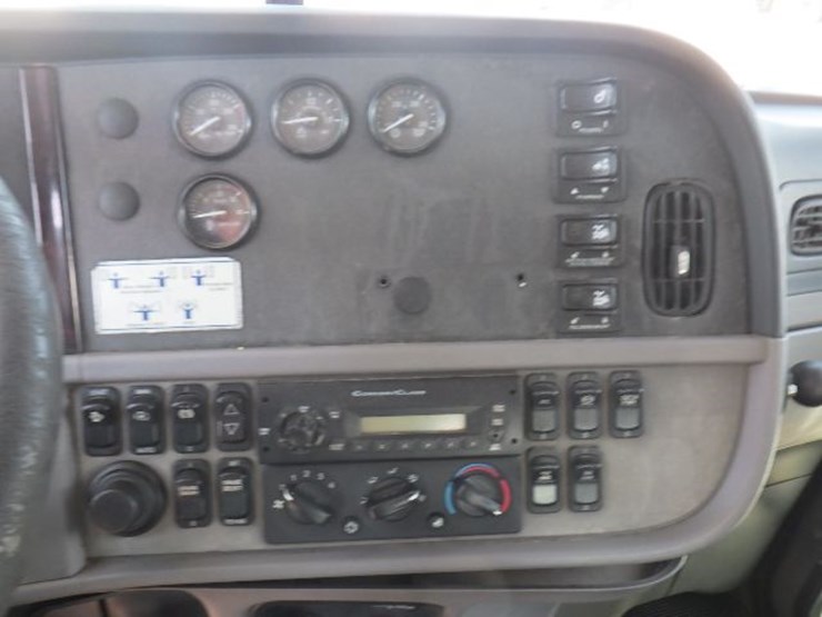 2012-peterbilt-367-image-18