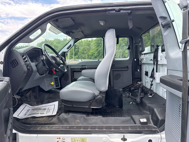 2015-ford-f750-xlt-image-27