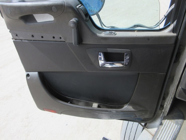 2015-kenworth-t800-image-16