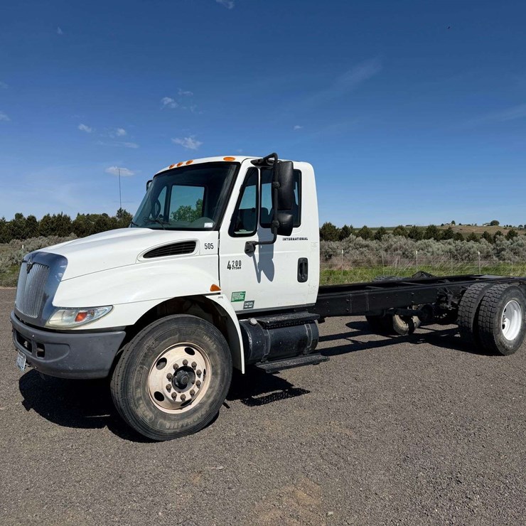 2006 INTERNATIONAL DURASTAR 4200