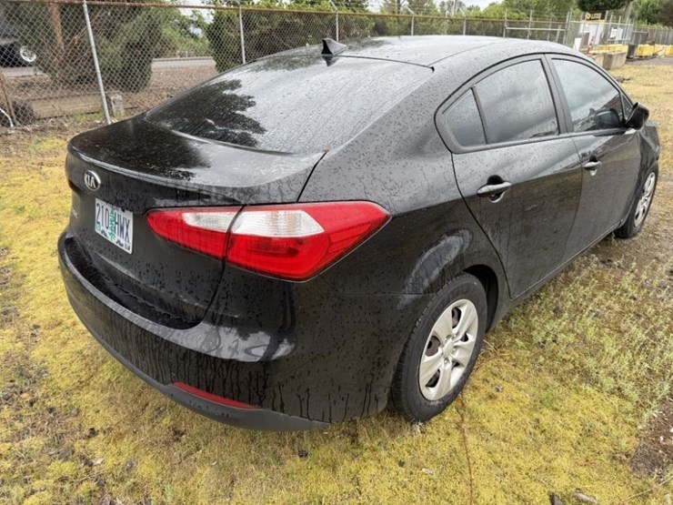 2016-kia-forte-sedan-image-4