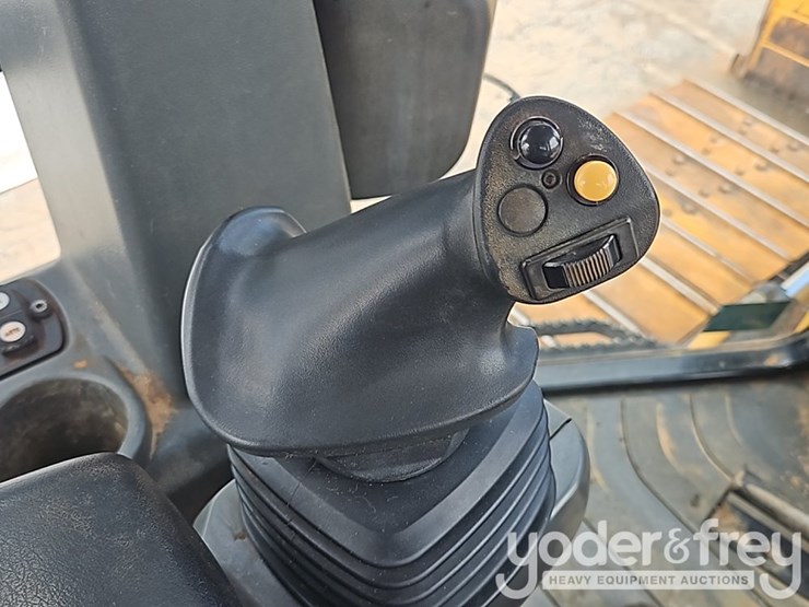 2017-caterpillar-d6k2-lgp-image-31
