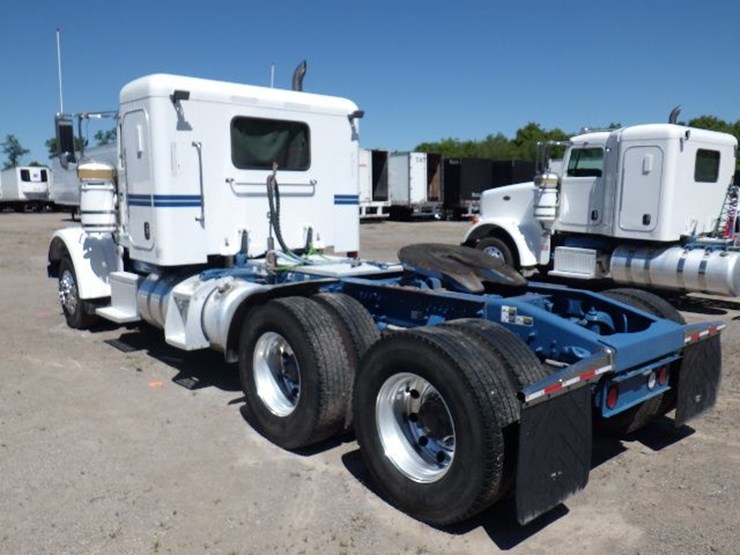 2013-peterbilt-367-image-12