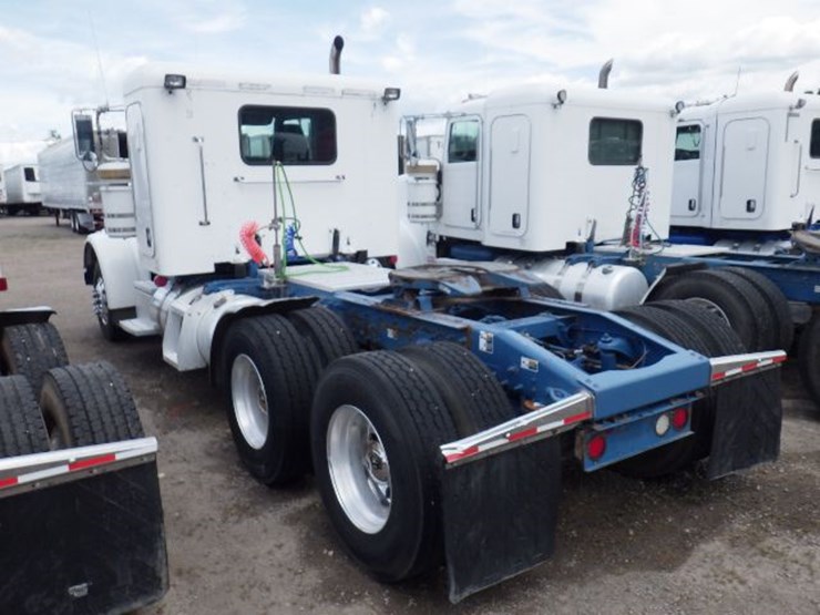 2013-peterbilt-367-image-12