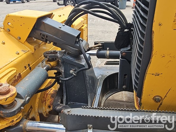 2019-deere-700k-image-15