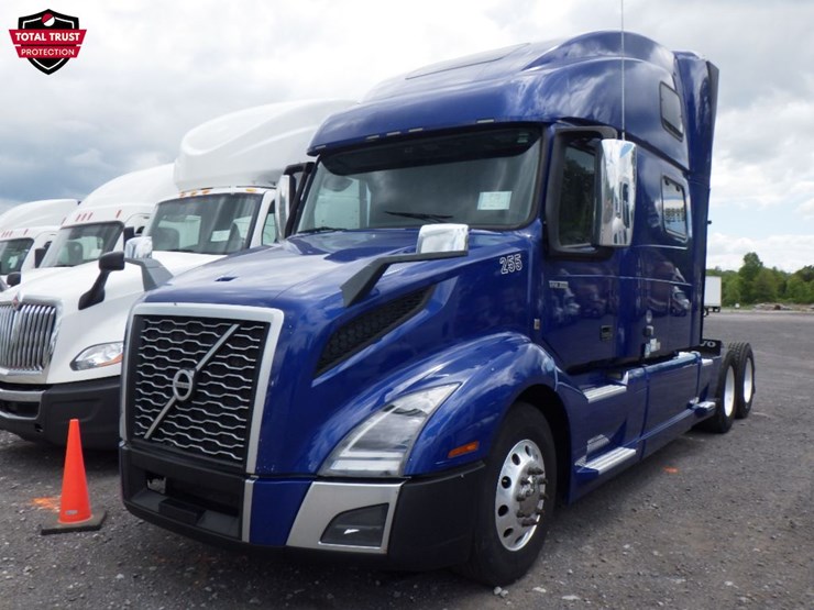 2022-volvo-vnl860-image-1