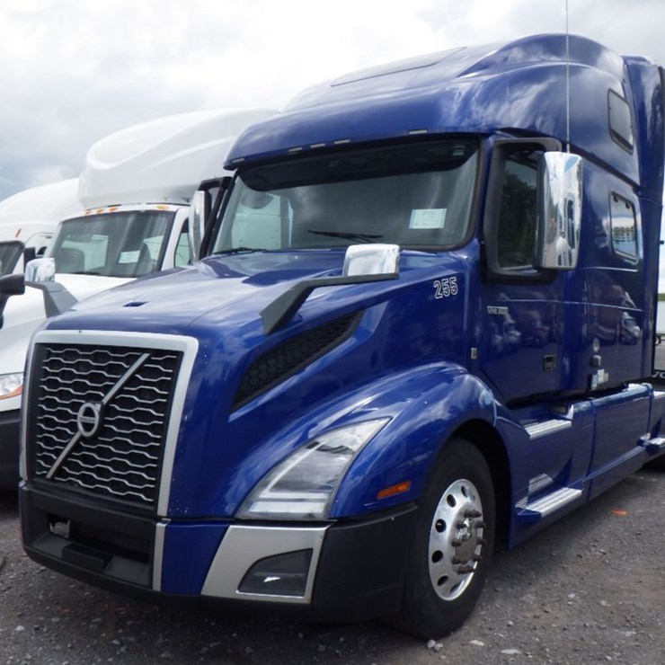 2022 VOLVO VNL860