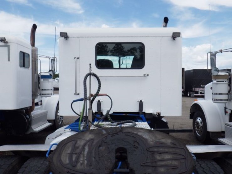 2012-peterbilt-367-image-12