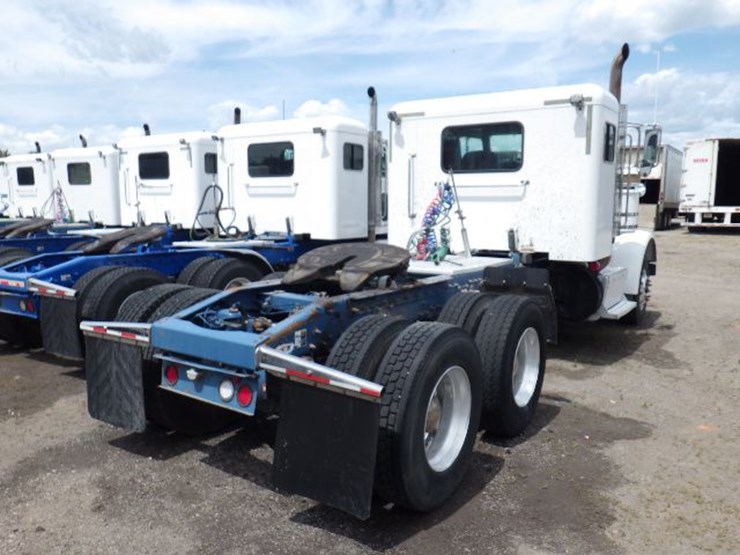 2012-peterbilt-367-image-11