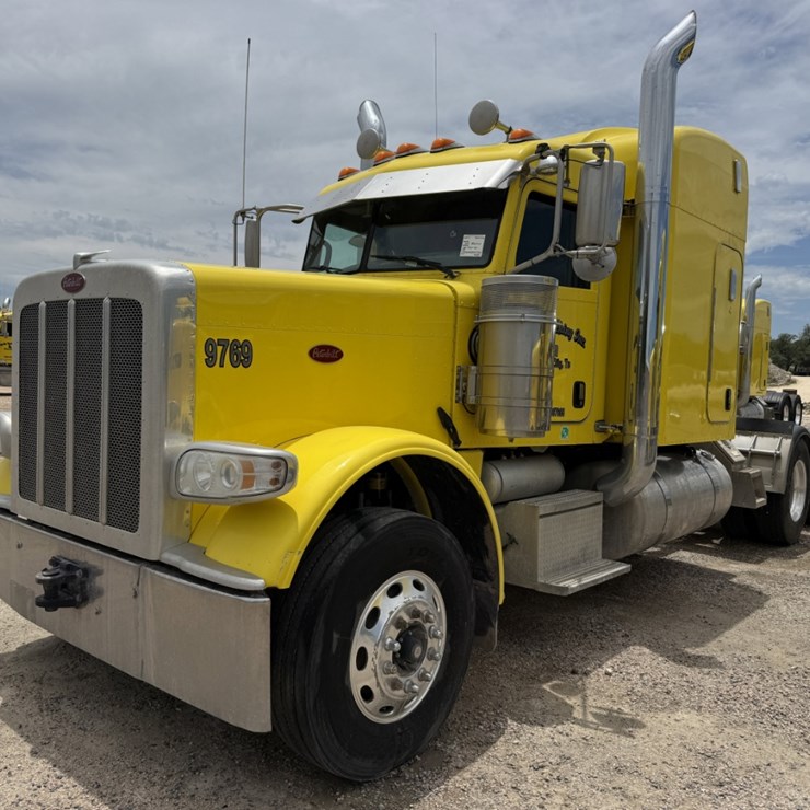 2015 PETERBILT 389