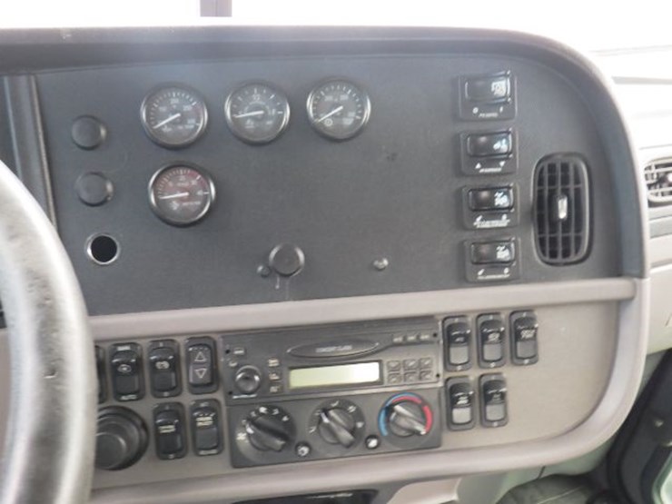 2013-peterbilt-367-image-16