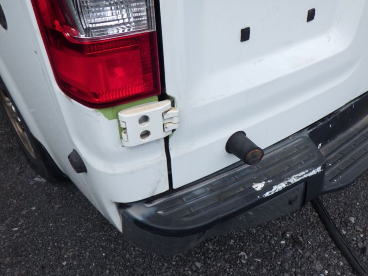 2013-nissan-nv2500-image-16