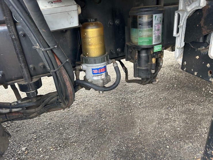 2016-mack-granite-gu713-image-20