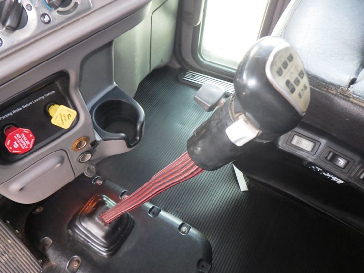 2018-peterbilt-389-image-22