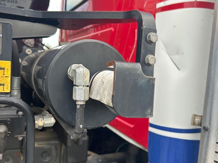 2016-mack-granite-gu713-image-53