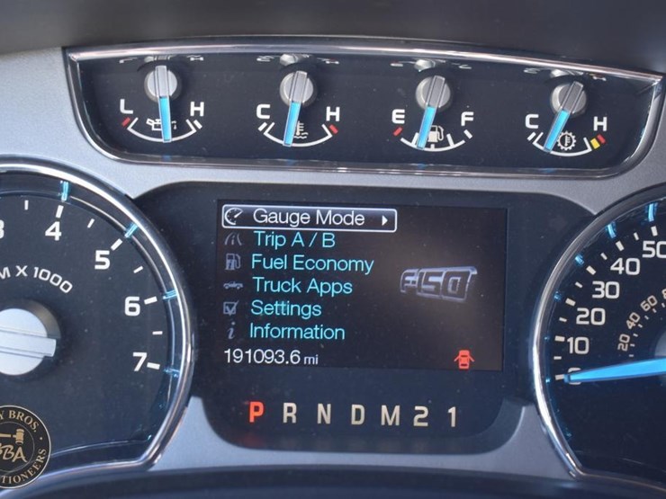 2013-ford-f150-platinum-image-28