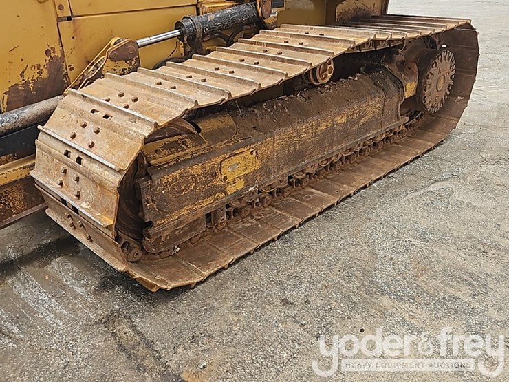 2016-caterpillar-d5k2-lgp-image-15