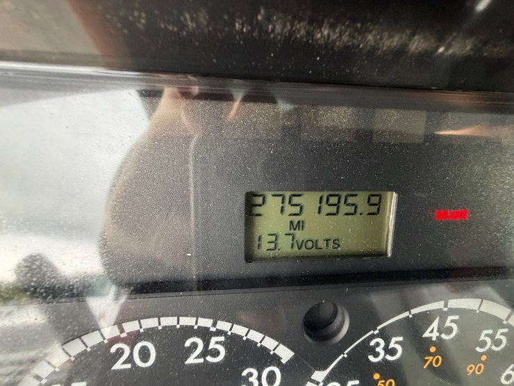 2008-freightliner-m2-106-image-25