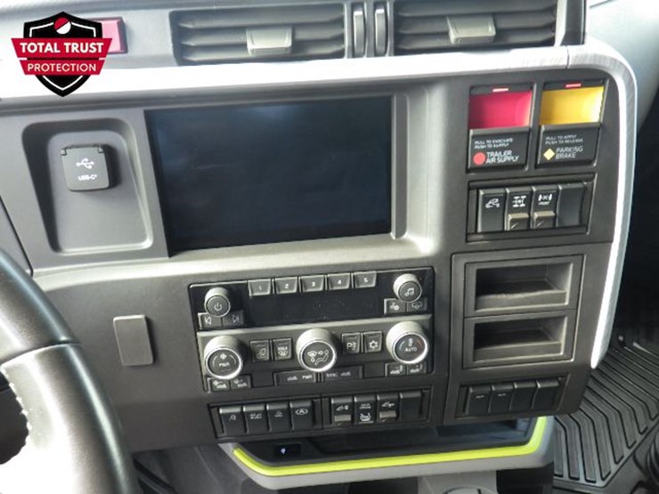 2025-volvo-vnl860-image-19