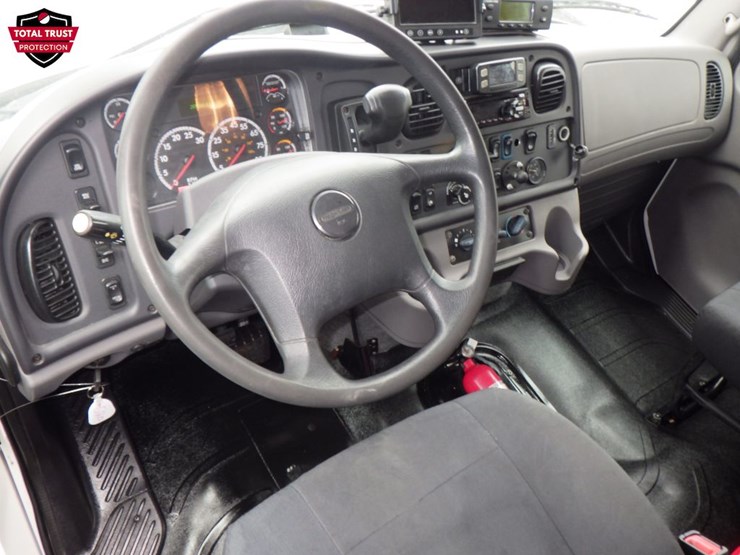 2020-freightliner-m2-106-image-11