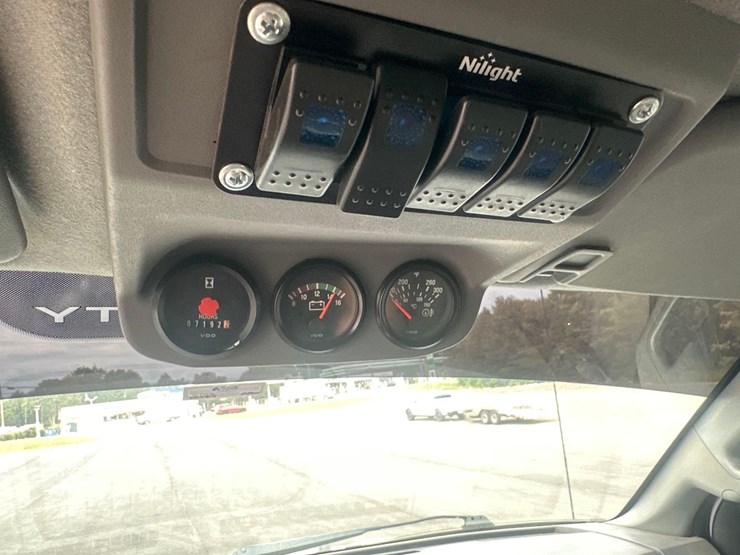2013-ford-f750-image-42