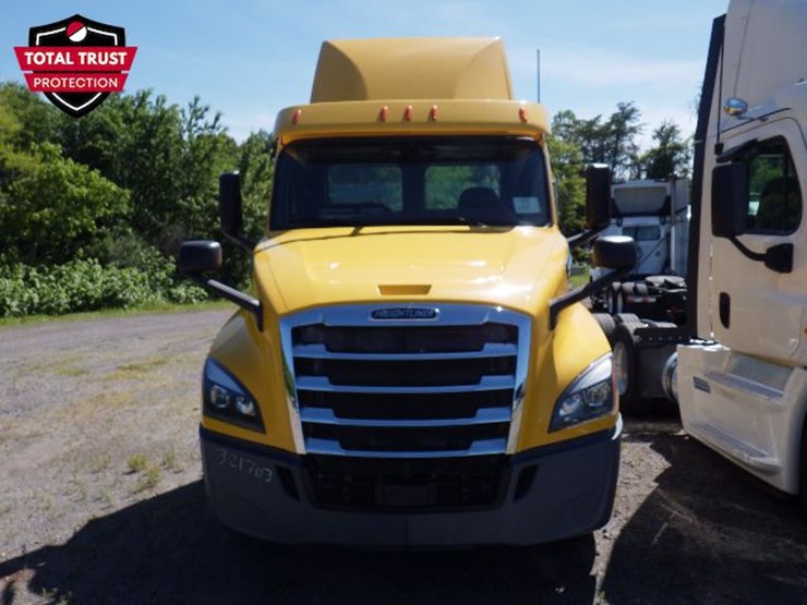 2019-freightliner-cascadia-126-image-2