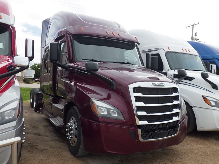 2022-freightliner-cascadia-126-image-3