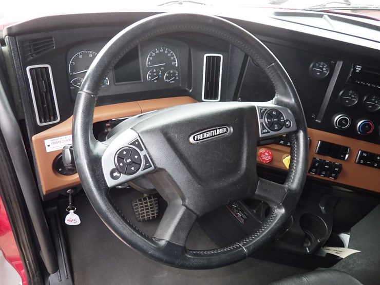 2022-freightliner-cascadia-126-image-20