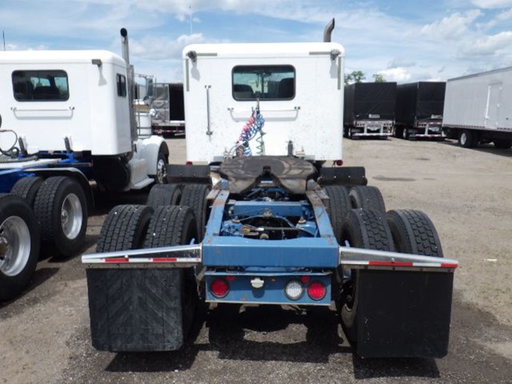 2012-peterbilt-367-image-12