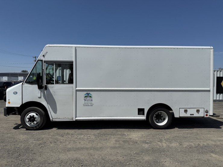 2010-freightliner-mt55-image-7