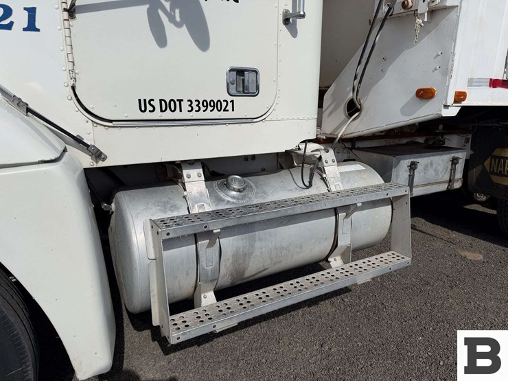 1989-freightliner-fld120-image-12